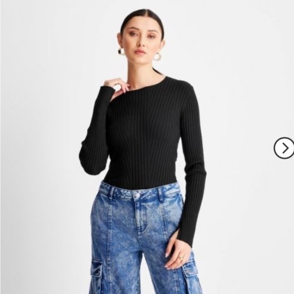 FUTURE COLLECTIVE Twist Open Back
Pullover Knit Sweater - Picture 4 of 8